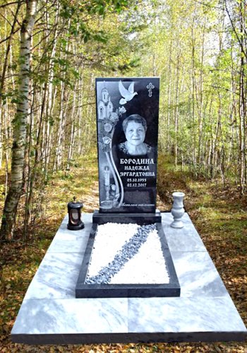 Памятник №18Размер: 110x50x7 см. Стоимость под ключ: 98 700 руб.