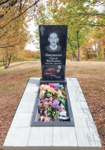 Памятник №9Размер: 110x50x7 см. Стоимость под ключ: 75 200 руб.